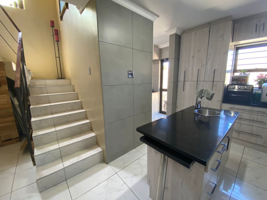 To Let 2 Bedroom Property for Rent in Table View Western Cape